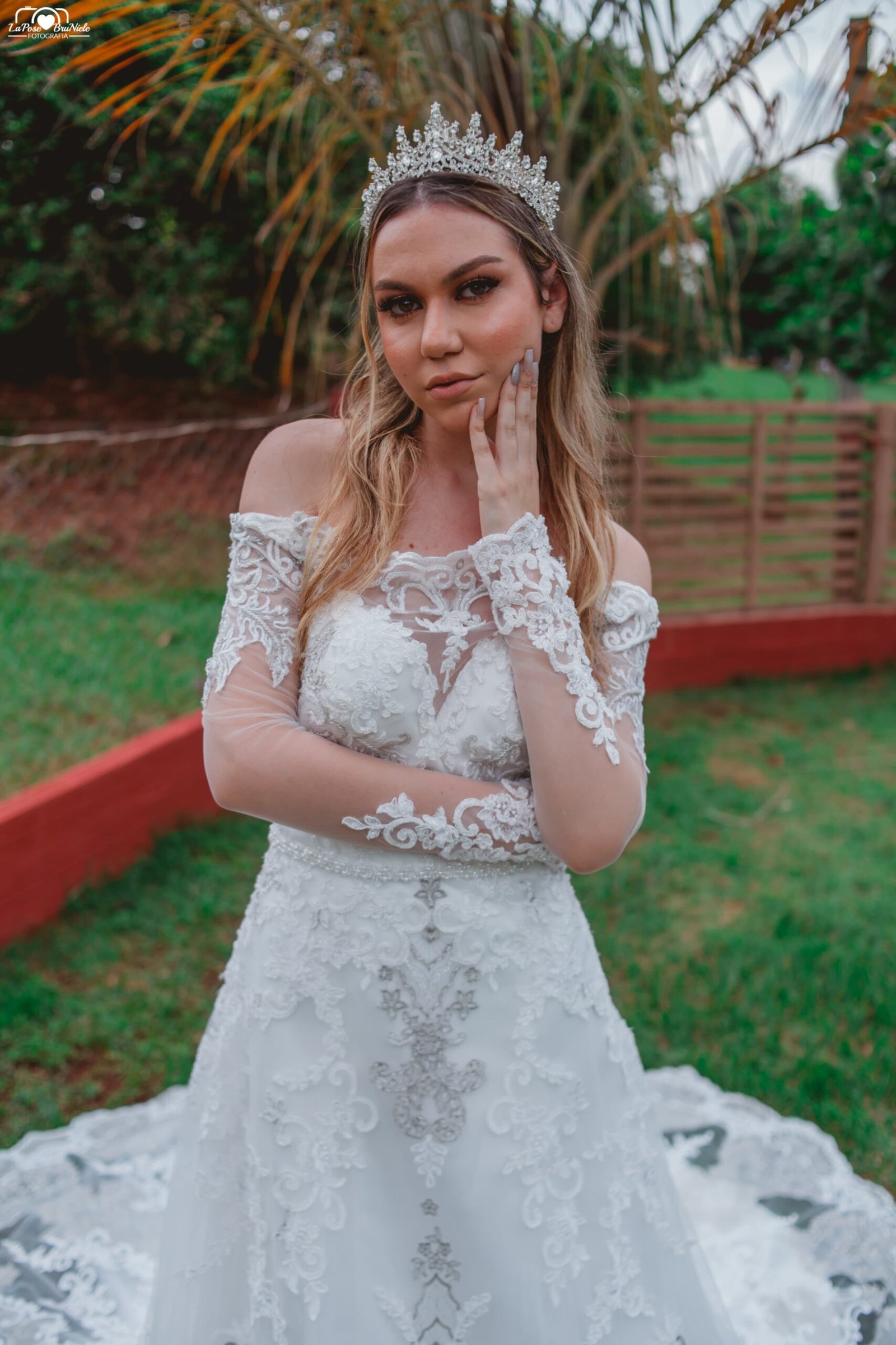 Vestiado Sereia Ombro a Ombro tule Branco com Prata